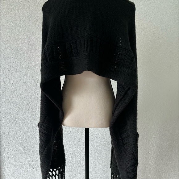 Nordstrom black thick blanket scarf with pockets - Picture 4 of 6